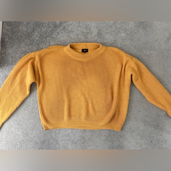Yellow knit sweater - Picture 1 of 2
